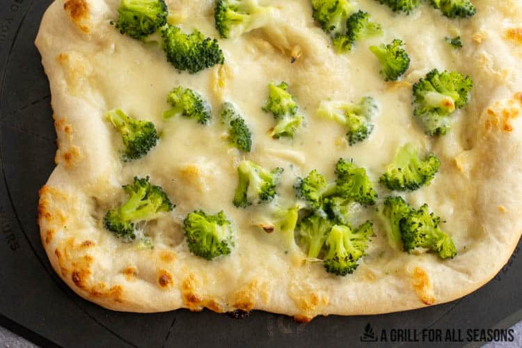 white broccoli pizza