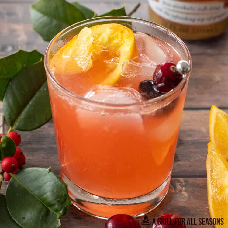 christmas cranberry moscow mule in glass