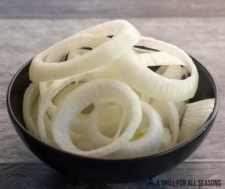 raw onion slices