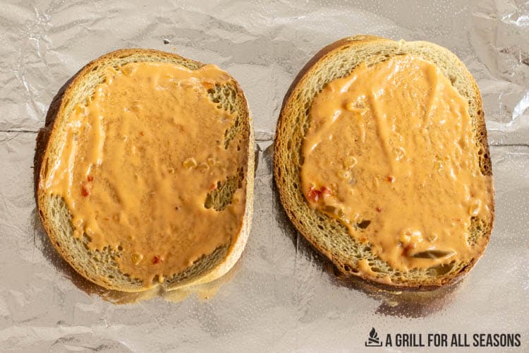 thousand island dressing smeared on two slices of rye
