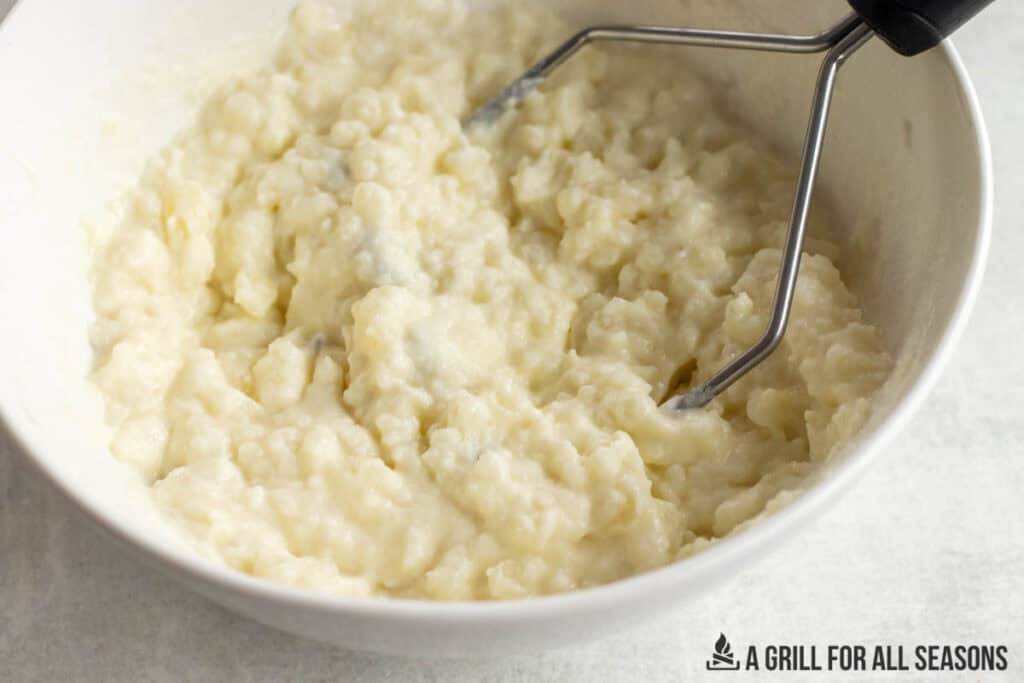 mashed potatoes in bowl